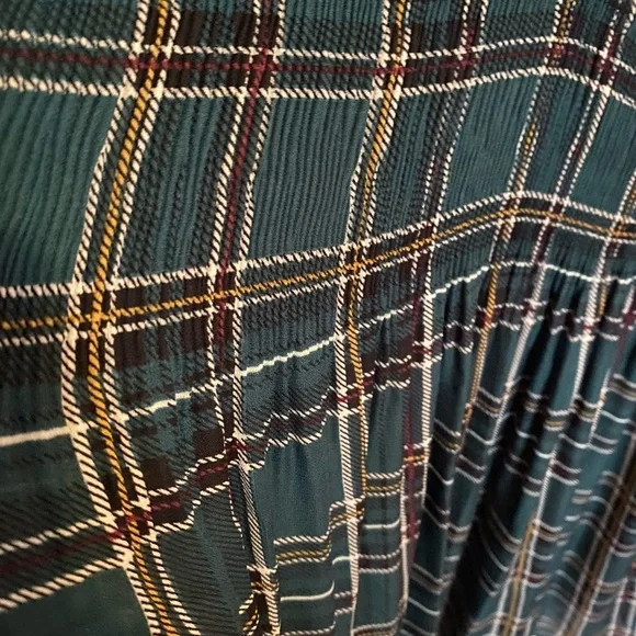 Melissa Paige flowy green plaid top size XL with ruching - Picture 6 of 6